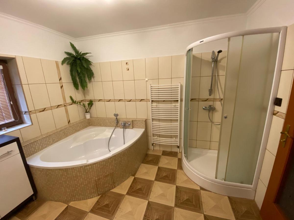 Privat U Zdenky Hotel Tvrdosin Exterior photo